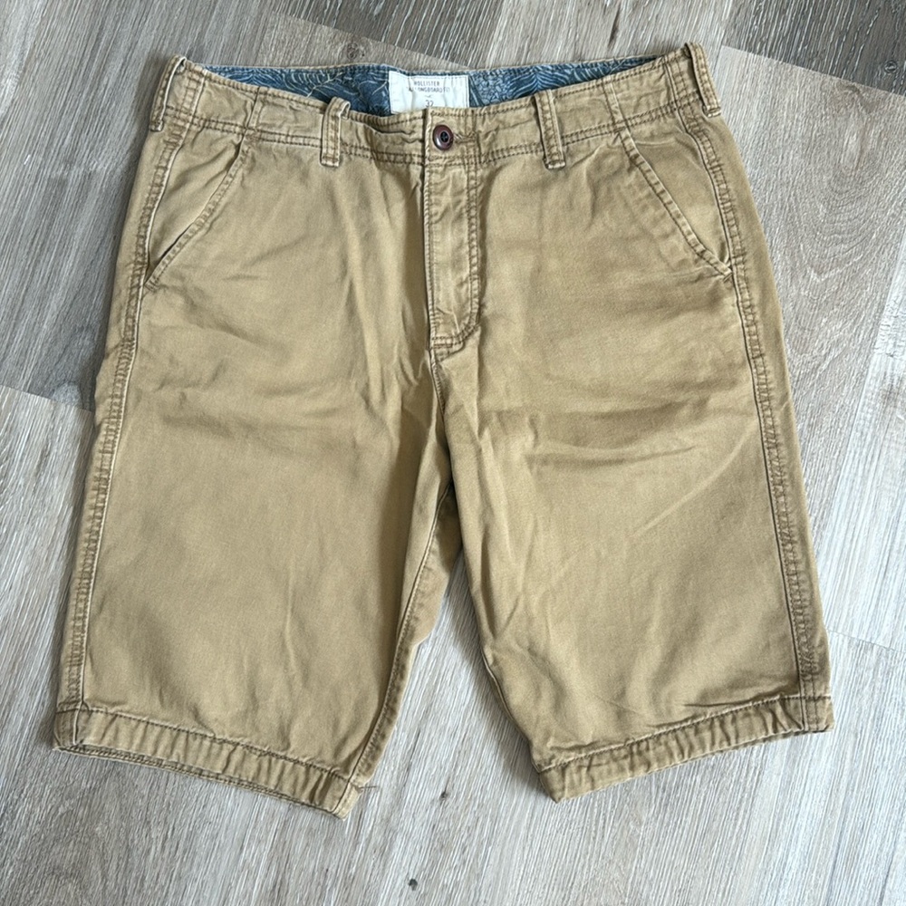 Men’s Khaki Hollister Shorts- size 32